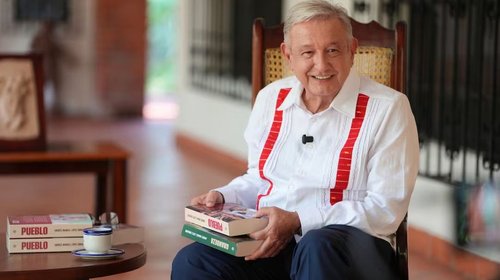 AMLO reaparece y anuncia su nuevo libro, 'Pueblo'