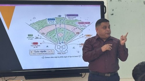 Alumnos ‘toman su turno al bate’ y aprenden de beisbol