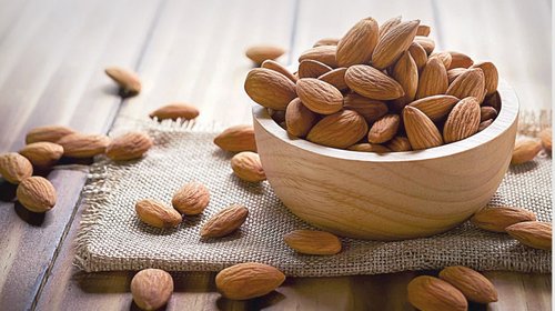 Comer almendras es benéfico para la microbiota intestinal