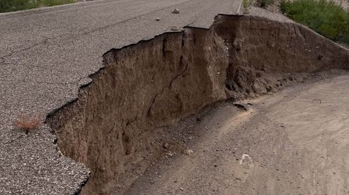 Lluvias destruyen tramo de la carretera Múzquiz-Manuel Benavides