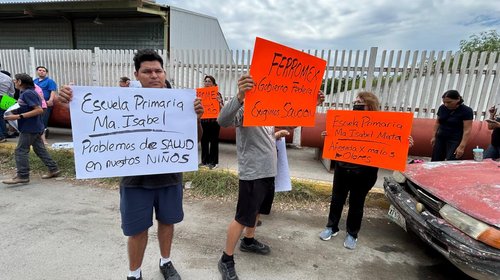 Vecinos exigen solución a fuga de aguas negras en Ciudad Victoria