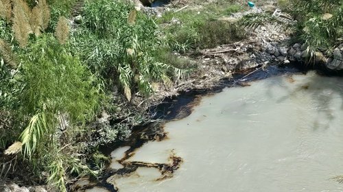 Derrame de combustible contamina el río Pilón en Montemorelos