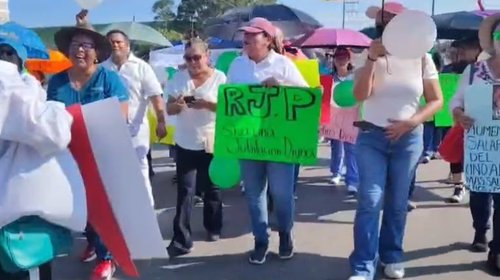 Trabajadores del IMSS marchan por carencias en Tamaulipas
