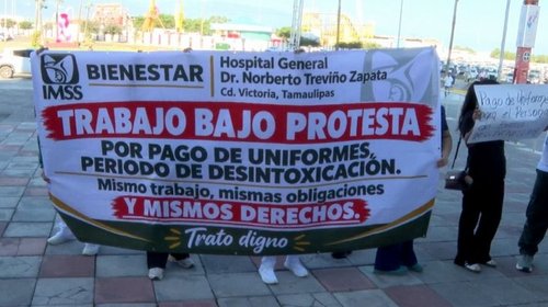 Trabajadores de la salud protestan por adeudos