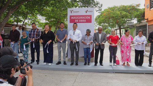 Entrega Lalo Gattás pavimentación en Ampliación Las Playas