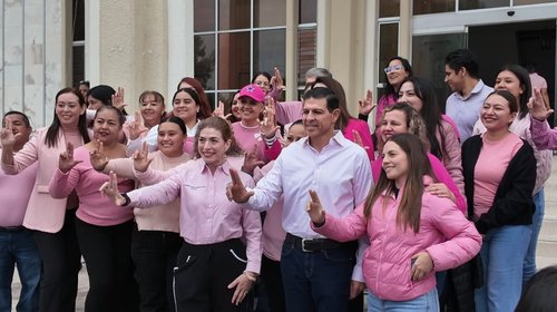 Comunidad de UAdeC forma lazo rosa contra el cáncer de mama