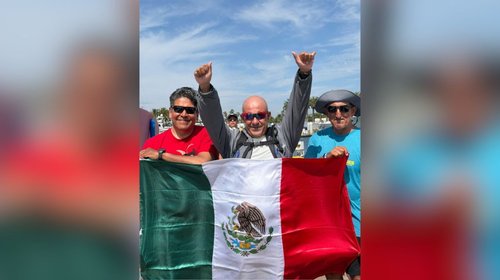 Fidencio Montemayor hace historia al cruzar el Canal de Catalina