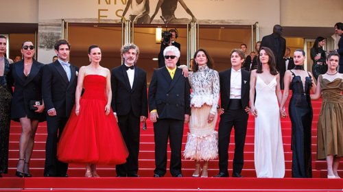 amarga_navidad_pedro_almodovar_movistarplus_cannes_alfombra_roja_1_scaled_446f81c106