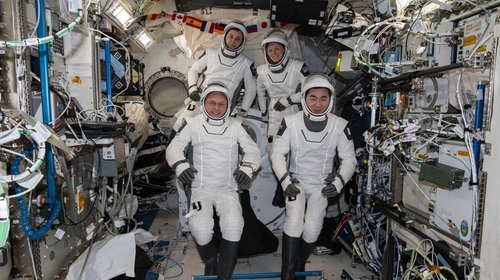 small_astronautas_tierra_nasa_3cca03db09