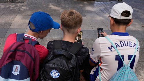 Australia planea endurecer leyes sobre redes sociales en menores