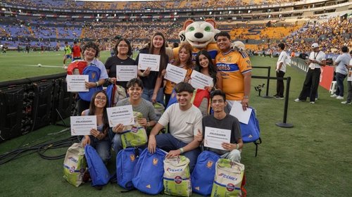 Tigres, Cemex y UANL dan beca a estudiantes de excelencia