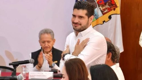 Beto Granados refrenda apoyo a preparatoria por 80° aniversario