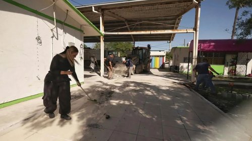 Beto Granados retira estructura dañada de jardín de niños