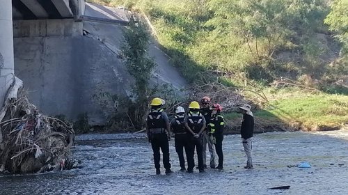 Sigue búsqueda del joven desparecido tras lluvias en Monterrey