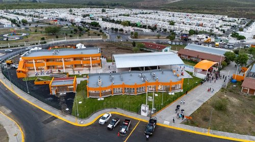 Suma Nuevo León nuevas escuelas, canchas y programas educativos