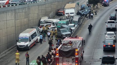 Carambola deja 26 heridos y 34 vehículos afectados en Tijuana