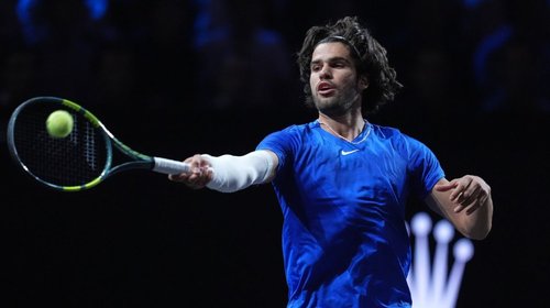 Carlos Alcaraz remonta y avanza a la final del Abierto de Japón