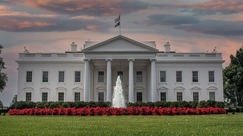 Suspensión del veto de Trump a medios en Casa Blanca se extiende