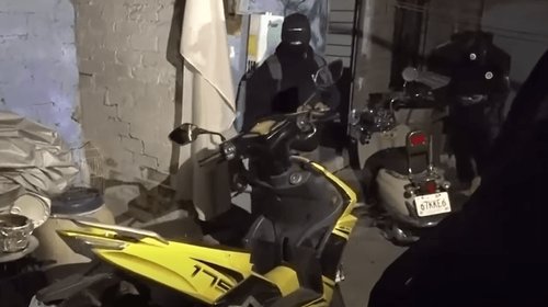 Detienen en cateos a siete vinculados con motos robadas