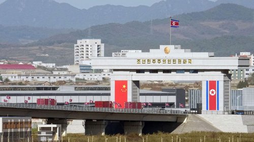China y Corea del Norte abren puente fronterizo tras larga espera
