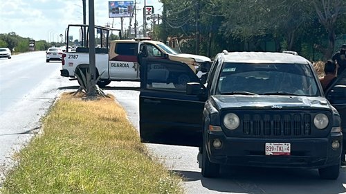 Choca patrulla de Guardia Estatal contra vehículo en la Ribereña