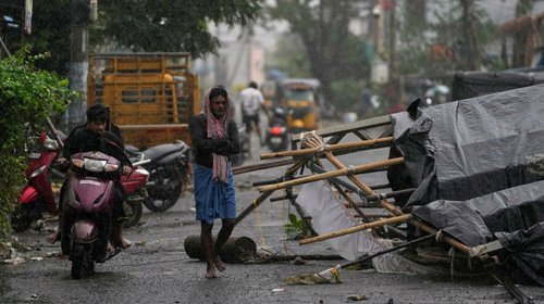 Ciclón Arnab cobra la vida de al menos tres personas en India