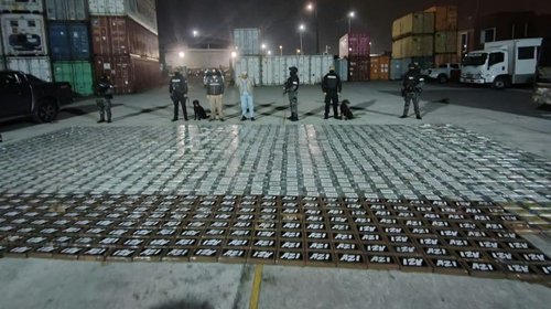 Ecuador decomisa 1.6 toneladas de cocaína con destino a México