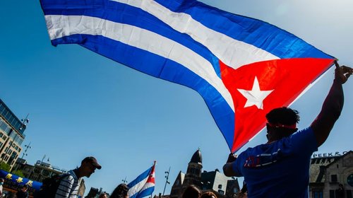 con_crisis_y_reduccion_de_poblacion_cuba_aprueba_ley_migratoria_c9beb9cff2