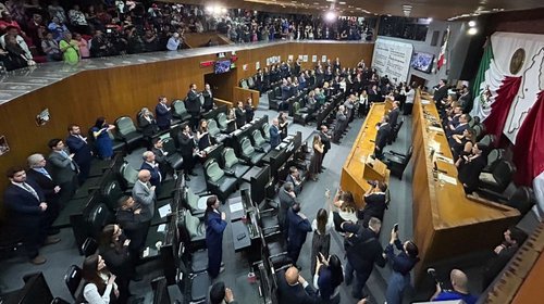 Congreso realiza ceremonia de Quinto Informe con Miguel Flores