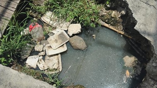 Denuncian obra inconclusa con aguas negras en colonia Industrial