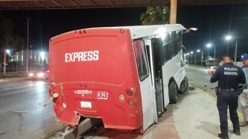 Conductor de ruta queda grave tras chocar en Ramos Arizpe