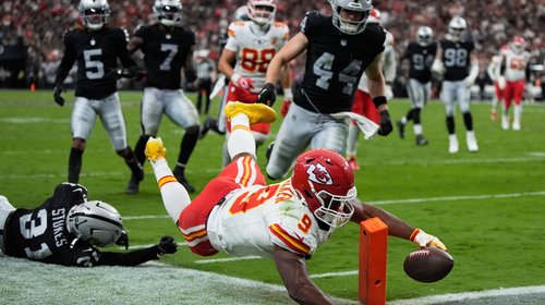 Kansas City remontan a Raiders y mantienen paso perfecto
