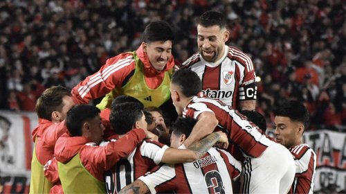 River Plate gana tras cinco juegos; vence a Argentinos Jrs 2-0