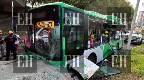 Derrape de camión de R-109 deja seis lesionados en Monterrey