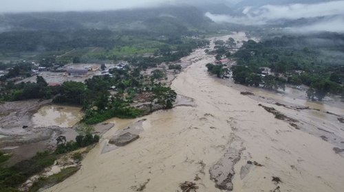 Desbordamiento de río en Ecuador deja nueve muertos y 38 heridos