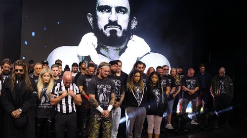 Bryan Danielson y Jon Moxley vuelven en homenaje póstumo de PAC
