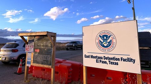 Denuncian abusos contra migrantes en centro de detención de Texas