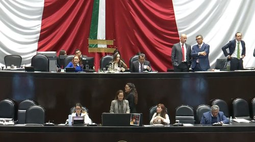 Congreso aprueba la 'Ley Antimemes'; oficialismo niega censura