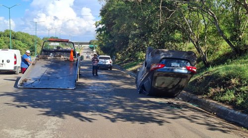 Triple choque por la lluvia en Altamira desata caos