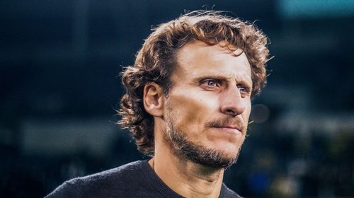 Uruguay presenta a Diego Forlán como nuevo director técnico