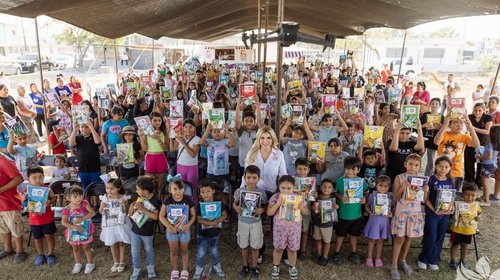 DIF Matamoros entrega útiles escolares a miles de niños