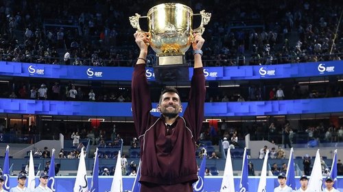 Djokovic conquista el Abierto de China tras accidentada final