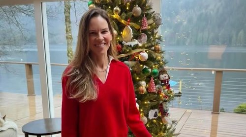 Hilary Swank, de 56 años, anuncia que tendrá a su tercer hijo