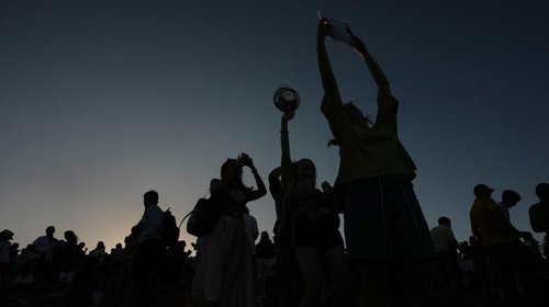 Eclipse solar total moviliza a millones de personas en España