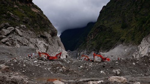 Elevan a 1,384 muertos por fuertes inundaciones en Nepal y Tíbet