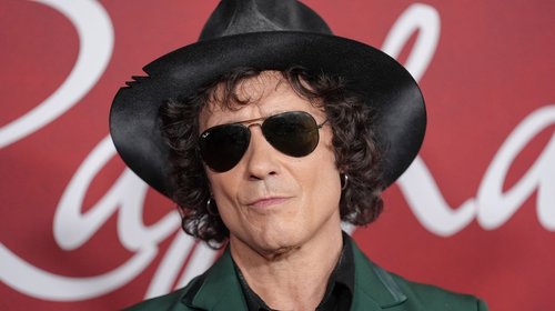 enrique_bunbury_honra_folklore_latinoamericano_e2b5c63844