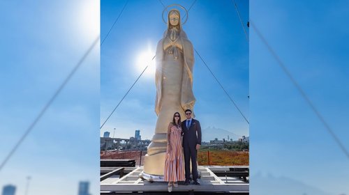 Llega escultura de la Virgen al nuevo puente en Nuevo León