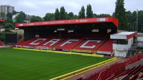 Localizan cuerpo de un hombre en estadio de futbol de Inglaterra