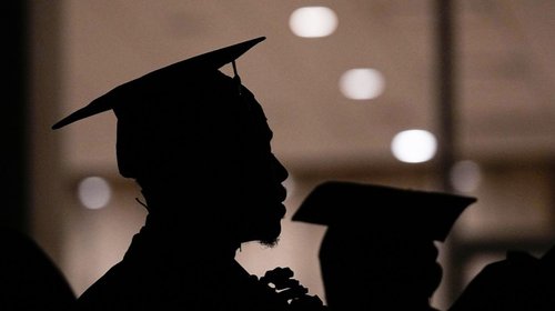 Estudiantes extranjeros pagarían US$70,000 para trabajar en EUA