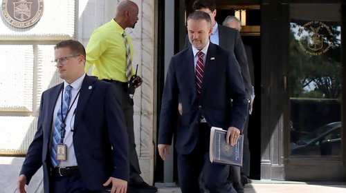 EUA y Canadá mantienen conversaciones para frenar aranceles